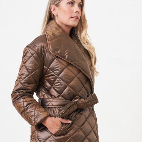 Gorgeous plus size puffer coat. Size XXL to 2 X. - Picture 2 of 11